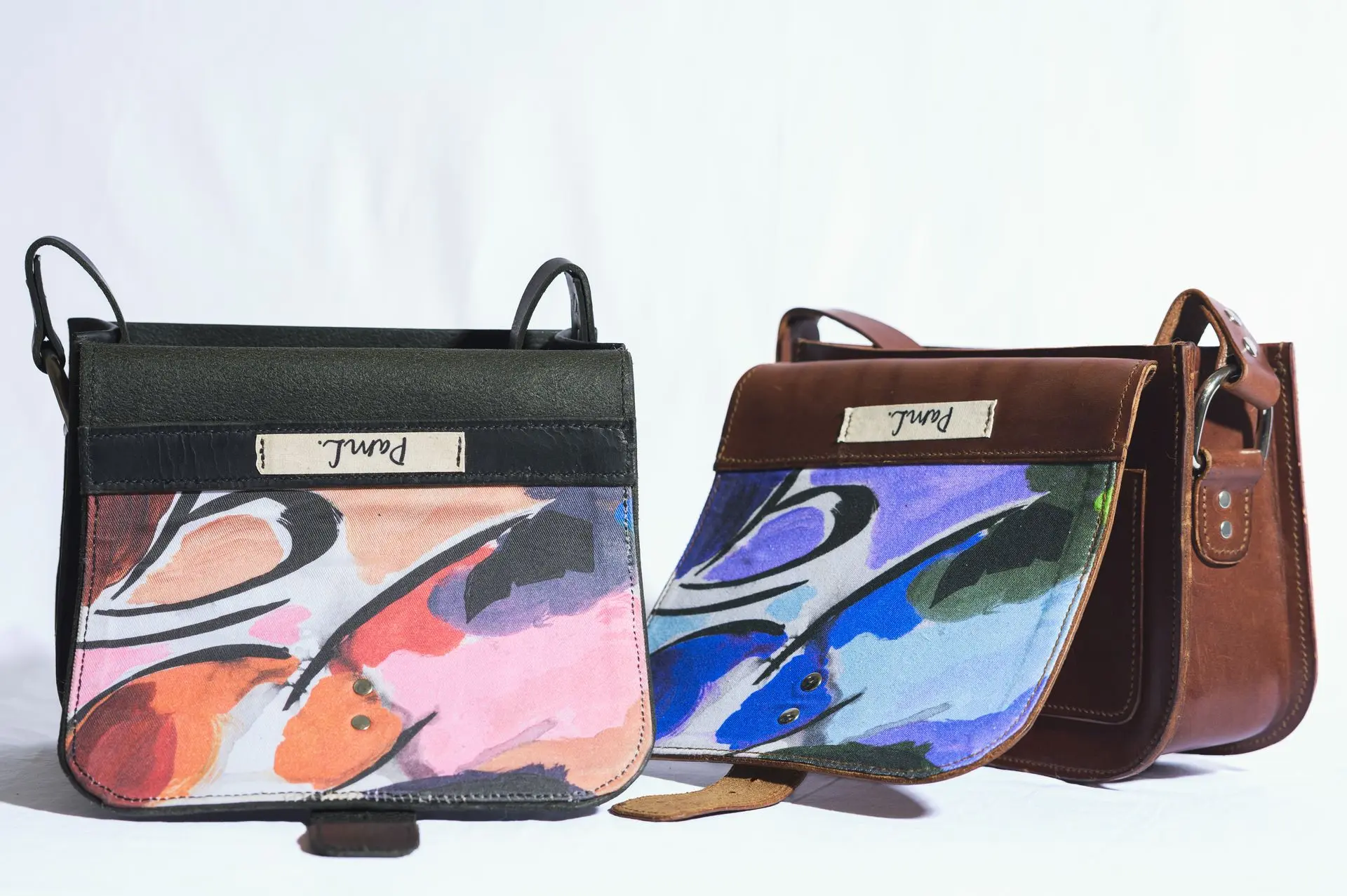 deux sacs en cuir faits main